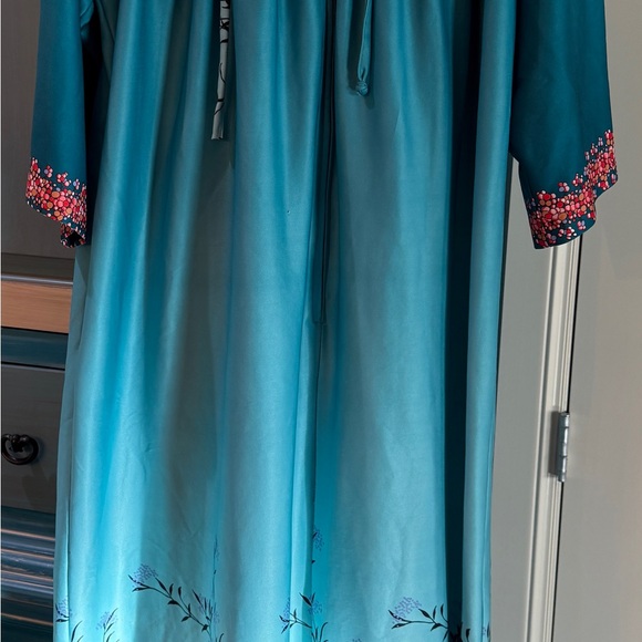 Vintage Tiffany & Co. Light Turquoise Loungewear Top with Blue Embroidered Label - Picture 4 of 8